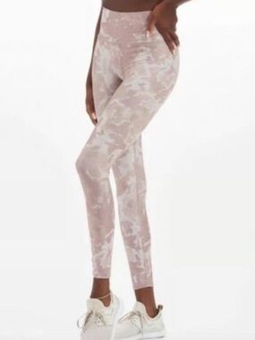 Vuori Pink Camo High-Rise Leggings